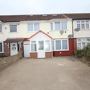The Heathrow House Apartment