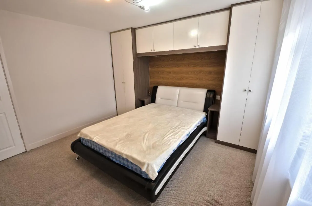 Immaculate 2-Bed Apartment In Isleworth By River United Kingdom