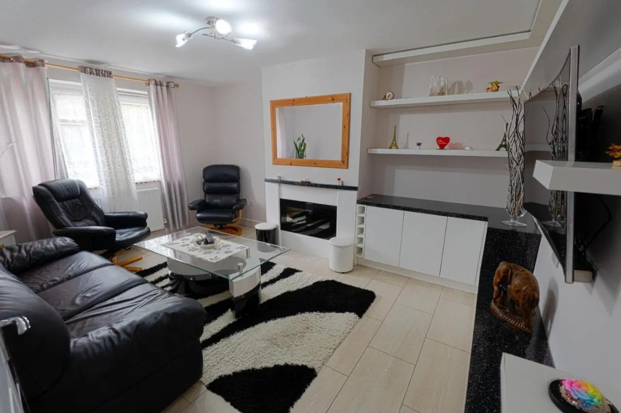 Immaculate 2-Bed Apartment In Isleworth By River