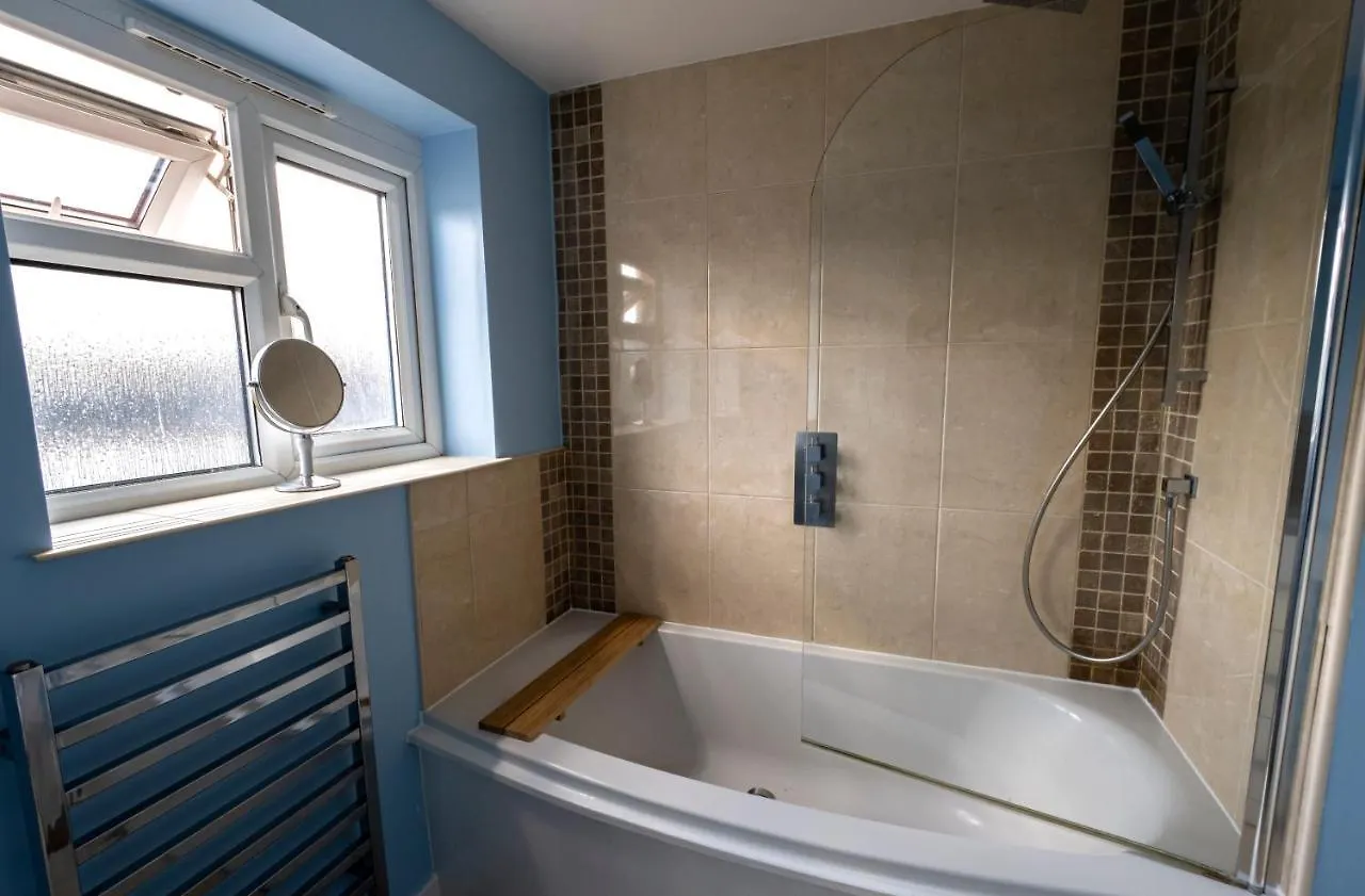 Immaculate 2-Bed Apartment In Isleworth By River 0*,  United Kingdom